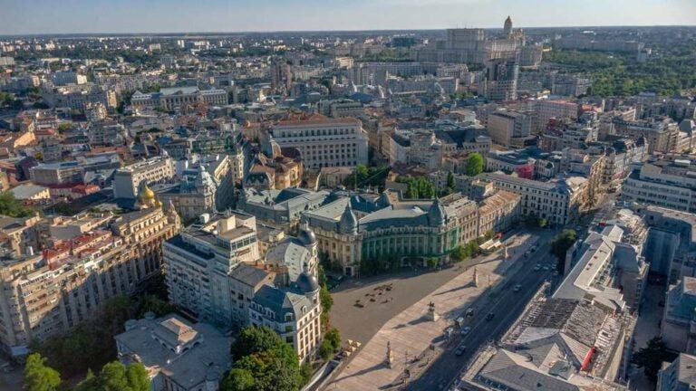 Piazza dell'Università e i monumenti circostanti a Bucarest.
