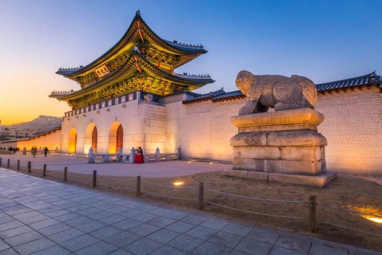 Palazzo Gyeongbokgung, di fronte alla porta Gwanghuamun nel centro di Seul, Corea del Sud.