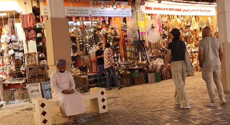 Souk di Muttrah, negozi di artigianato. Foto scattata da me