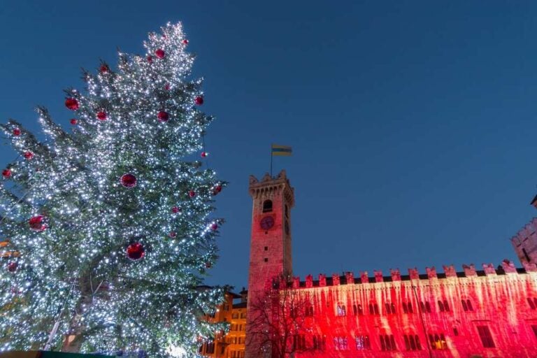 Piazza della Fiera a Natale, Trento.