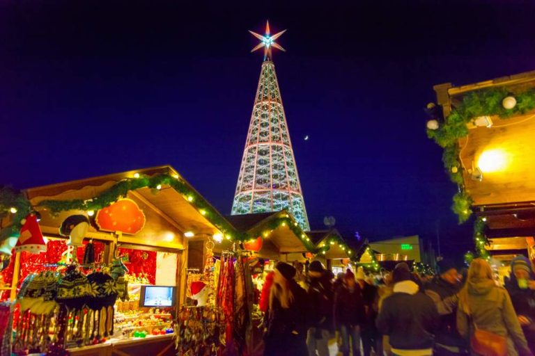 Albero di Natale a Innsbruck, in Austria.