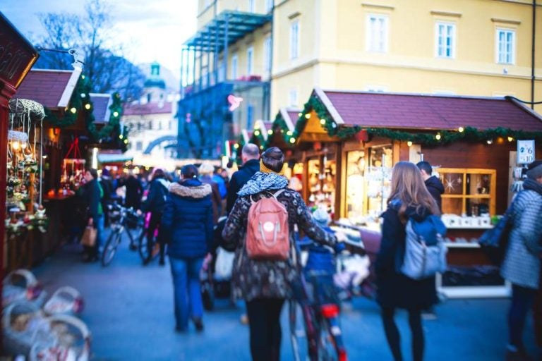 Decorazioni natalizie e di Capodanno al Mercatino di Natale di Innsbruck.