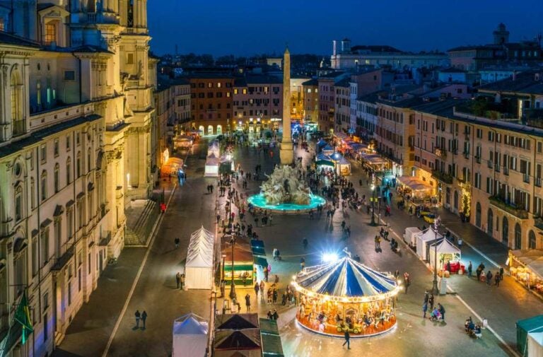 Piazza Navona a Roma durante il periodo natalizio.