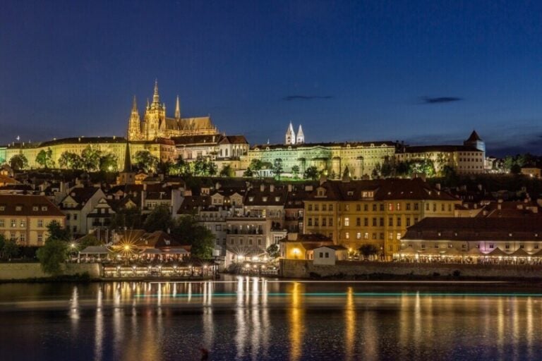 야경이 아름다운 프라하 성과 블타바 강