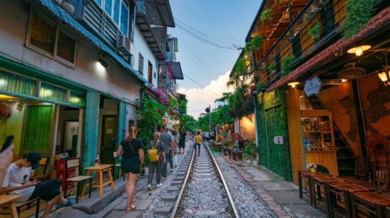 하노이 기찻길 카페 거리