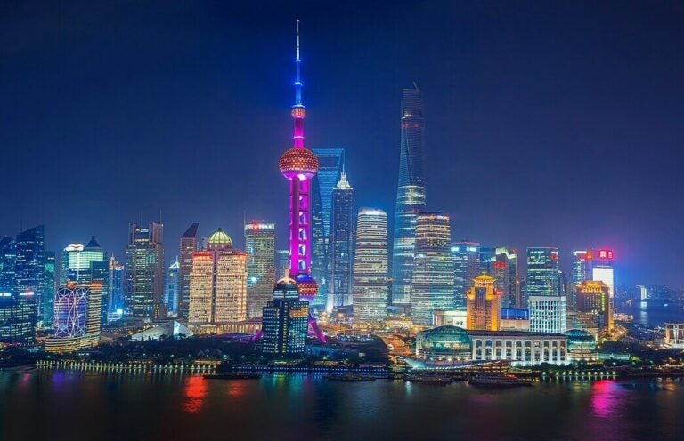 상하이의 야경과 푸동 금융지구