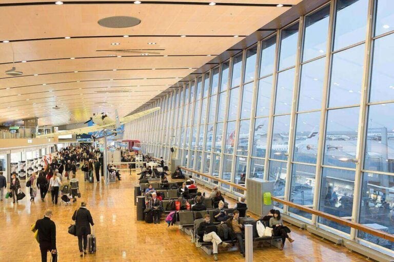 헬싱키 반타 공항 내부 전경