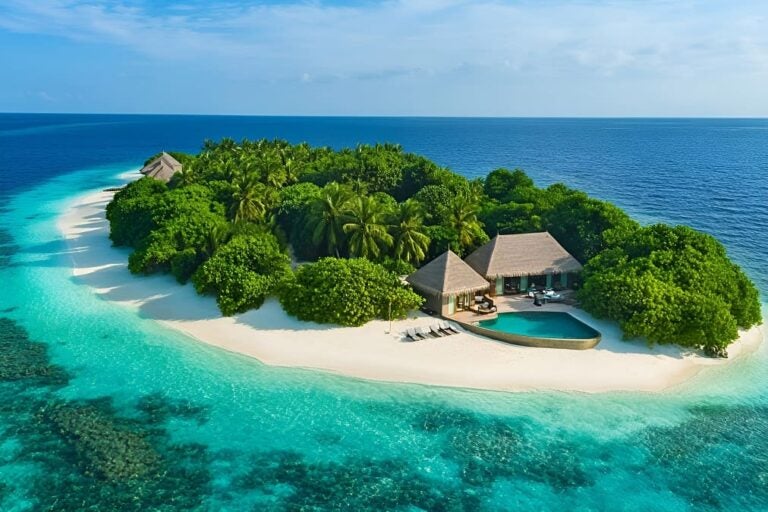 몰디브의 프라이빗 리조트 섬 전경