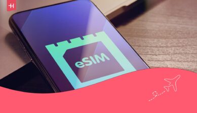 Airalo eSIM 리뷰 대표 이미지로 사용될 'eSIM'이라는 문구가 화면에 띄워진 스마트폰