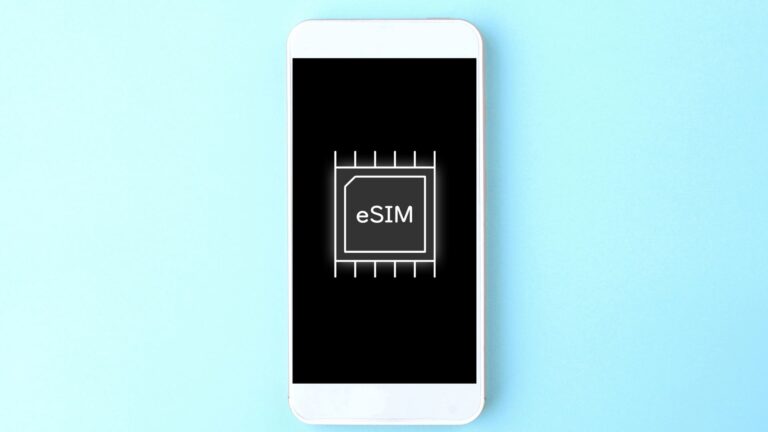 eSIM 요금제 추가 화면이 표시된 스마트폰