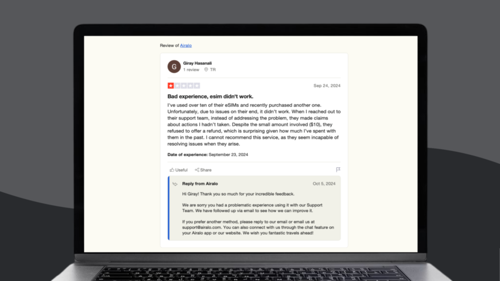 Screenshot van Airalo review op Tripadvisor waarin gebruiker klaagt over de klantenservice