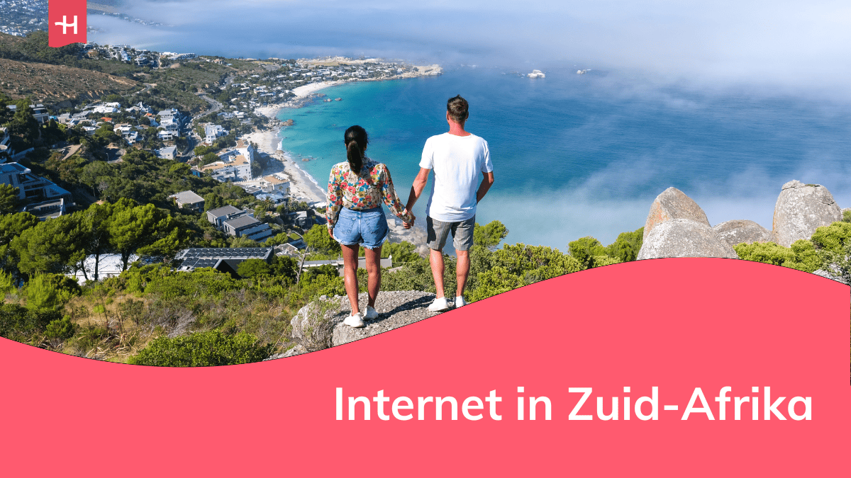 Foto van een koppel dat hand in hand het uitzicht bekijkt over Kaapstad als uitgelichte afbeelding voor een artikel over internet in Zuid-Afrika
