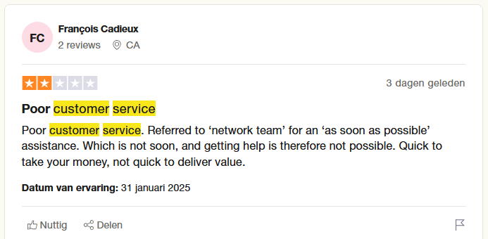 Screenshot van beoordeling op Tripadvisor waarin gebruiker klaagt over de klantenservice van Maya Mobile