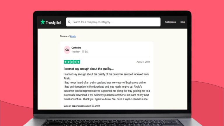 Screenshot met getuigenis van gebruiker Catherine die erg tevreden was over de klantenservice van Airalo
