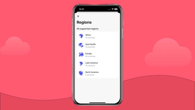 Foto van een smartphone met daarop de verschillende regionale bundels van Revolut