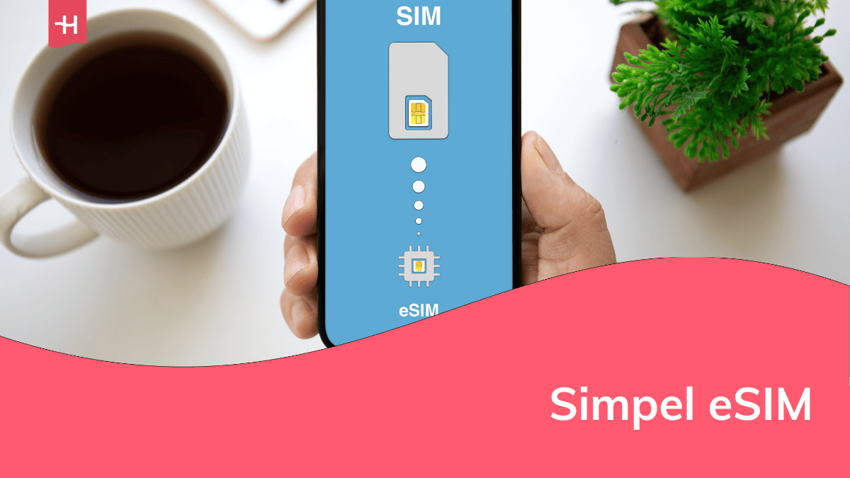 Foto van een man die een telefoon vasthoudt met daarop de woorden "SIM" en "eSIM" als uitgelichte afbeelding voor een artikel over Simpel eSIM