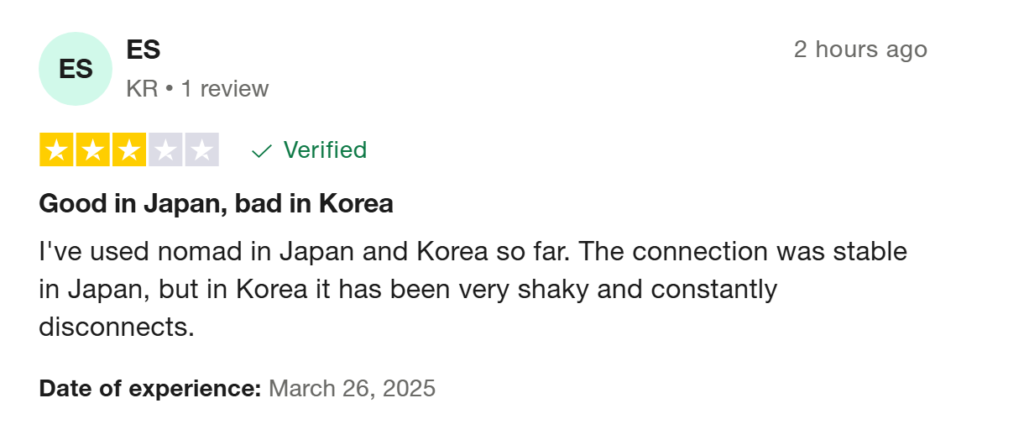 Screenshot van een getuigenis op Trustpilot, waarin gebruiker ES getuigt blij te zijn met de verbinding in Japan maar niet in Korea