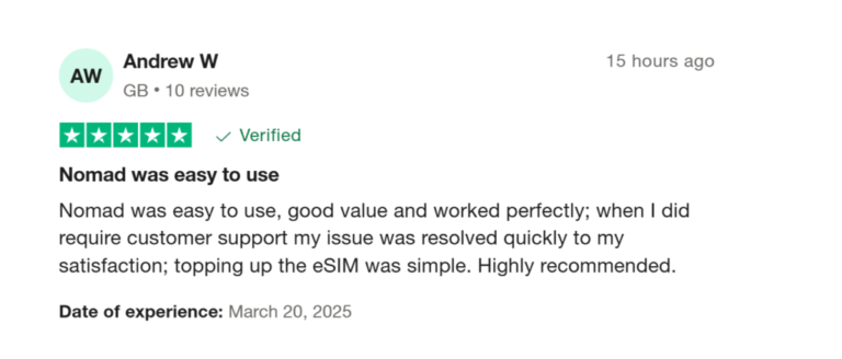 Screenshot van een getuigenis op Trustpilot, waarin gebruiker Andrew aanhaalt blij te zijn met de app van Nomad eSIM