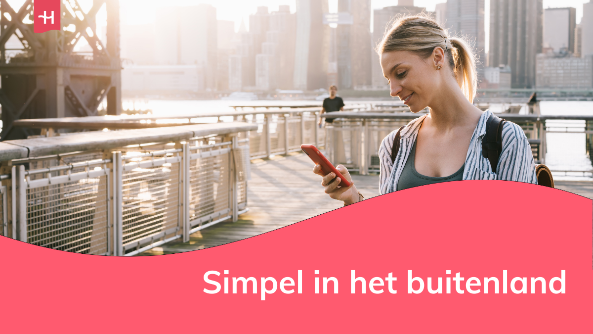 Vrouw met smartphone in de hand in New York als uitgelichte afbeelding voor een pagina over Simpel in het buitenland