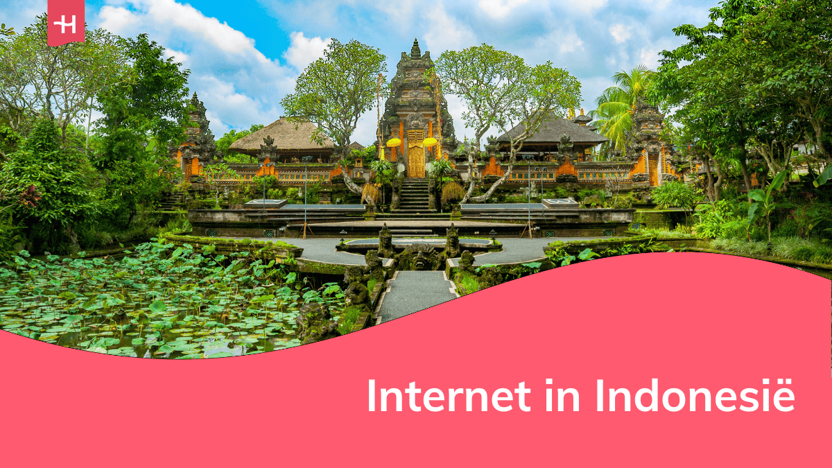 Foto van de tempel Pura Taman Saraswati in Ubud, Bali als uitgelichte afbeelding voor een artikel over internet in Indonesië