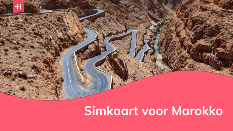 Foto van een kronkelende weg in de Dadèskloof in Marokko als uitgelichte afbeelding voor een artikel over simkaart voor Marokko