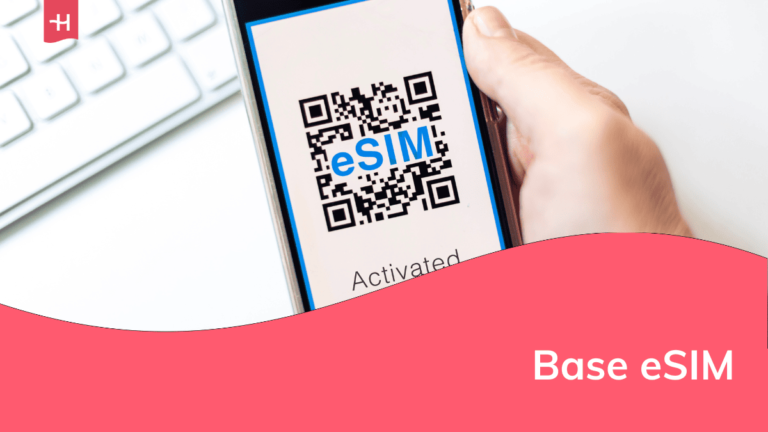 Foto van een smartphone met daarop een QR-code en de woorden "eSIM" en "activated" als uitgelichte afbeelding voor een artikel over de Base eSIM