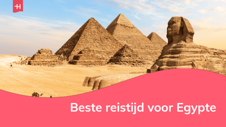 Foto van de Sfinx op de voorgrond en de piramides van Gizeh op de achtergrond als uitgelichte afbeelding voor een artikel over de beste reistijd voor Egypte