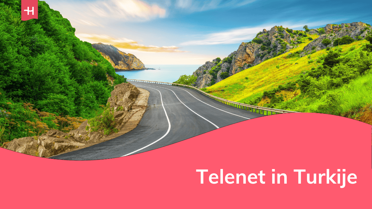 Foto van panoramische weg tussen heuvels en langs de zee in Turkije als uitgelichte afbeelding voor een artikel over Telenet in Turkije