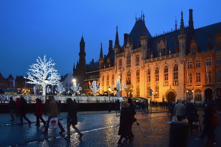 Foto van de kerstmarkt op de Grote Markt in Brugge