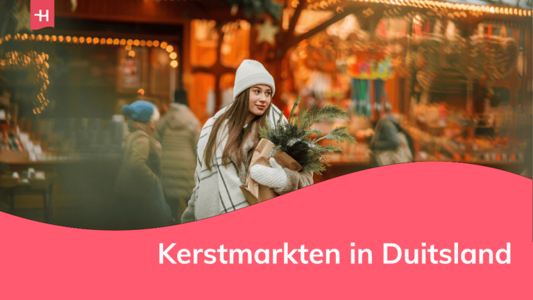 Foto van een jonge vrouw op een kerstmarkt als uitgelichte afbeelding voor een artikel over kerstmarkten in Duitsland