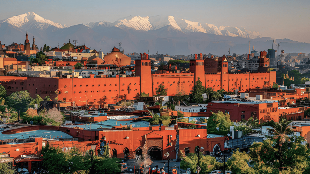 Foto van Marrakech met het Atlasgebergte op de achtergrond