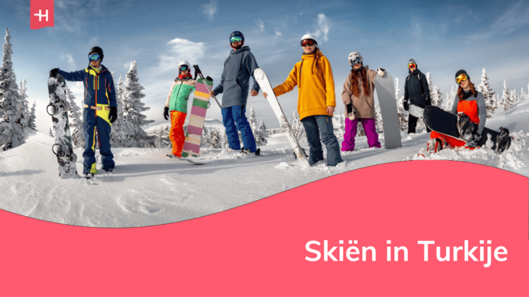Foto van een groep skiërs en snowboarders als uitgelichte afbeelding voor een artikel over skiën in Turkije