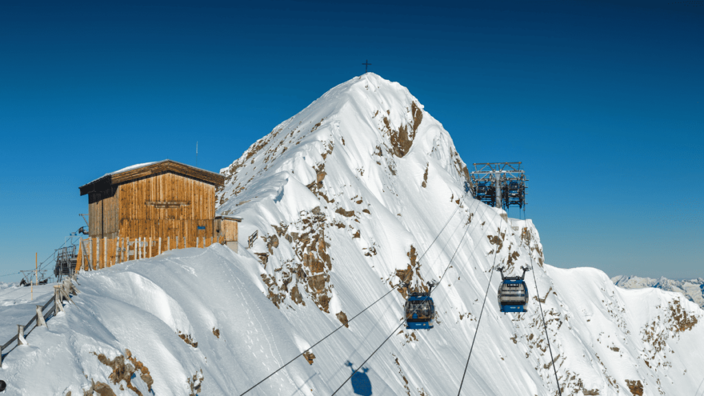 Foto van een skilift in het skioord Zillertal Hintertux in Oostenrijk