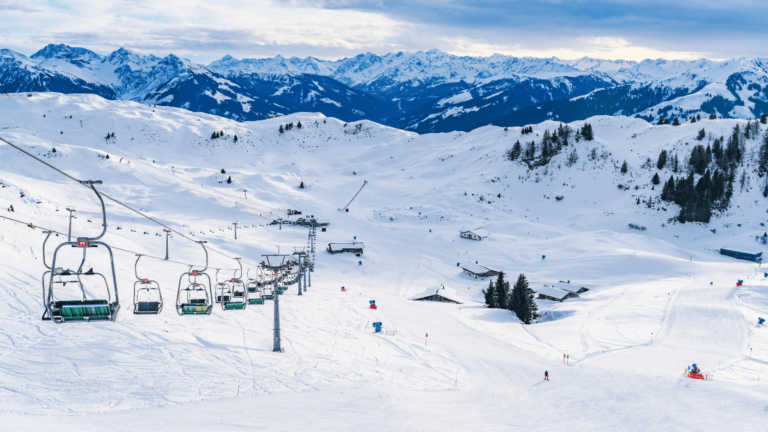 Sfeerbeeld van het skioord Kitzbühel in Ootsenrijk