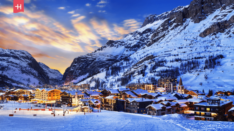 Foto van skigebied Val d'Isère bij het avondlicht