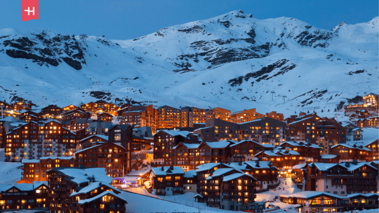 Sfeerbeeld van skigebied Val Thorens in het avondlicht