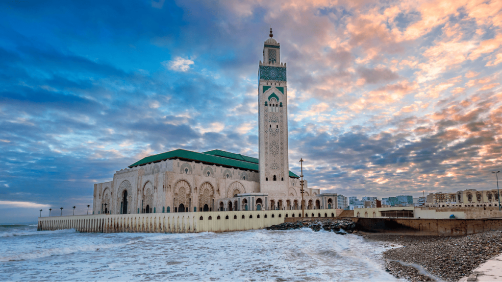 Sfeerbeeld van de Hassan II-moskee in Casablanca