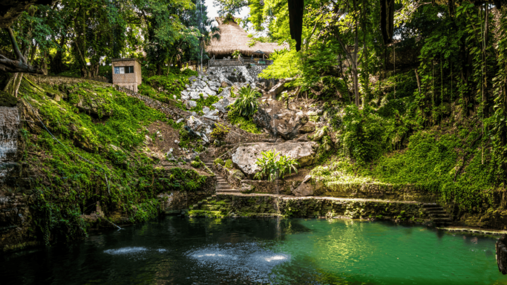 Foto van de cenote Zaci, in de buurt van Valladolid