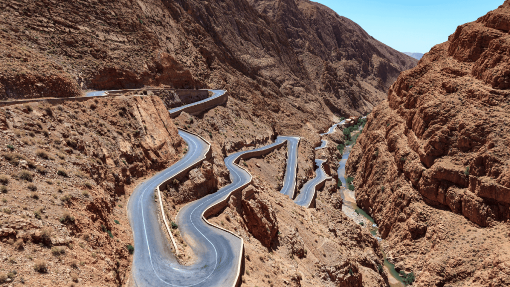 Sfeerbeeld van de Dades-kloof, een van de mooiste bezienswaardigheden in Marokko