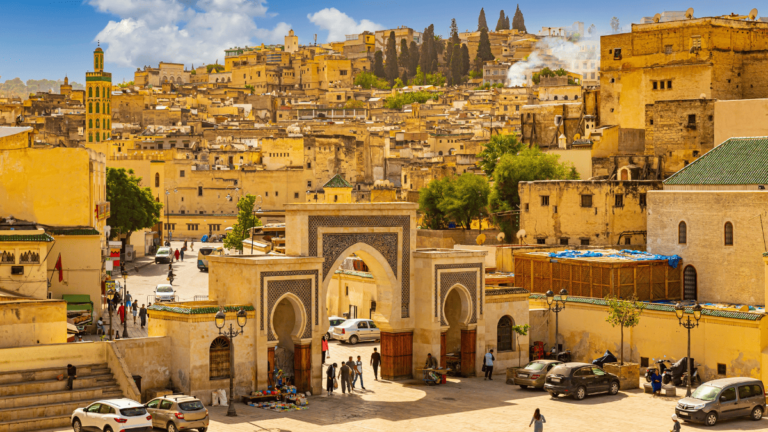 Sfeerbeeld van de stad Fes, een van de mooiste steden van Marokko
