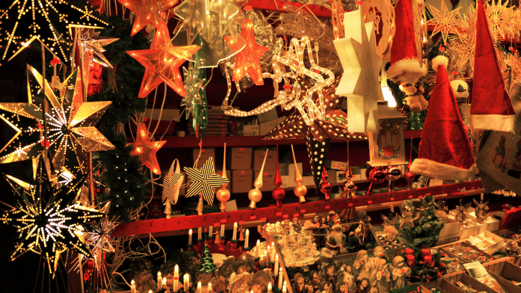 Foto van een kerststalletje waar je kerstdecoraties kunt kopen