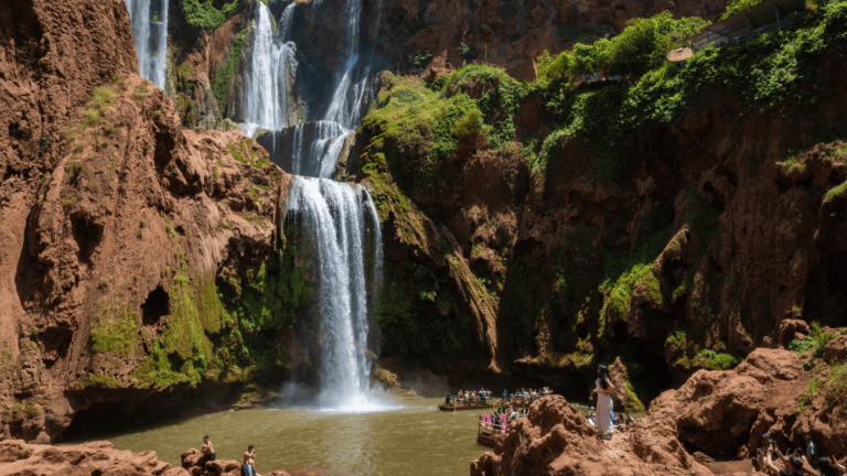 Sfeerbeeld van de Ouzoud-watervallen in Marokko