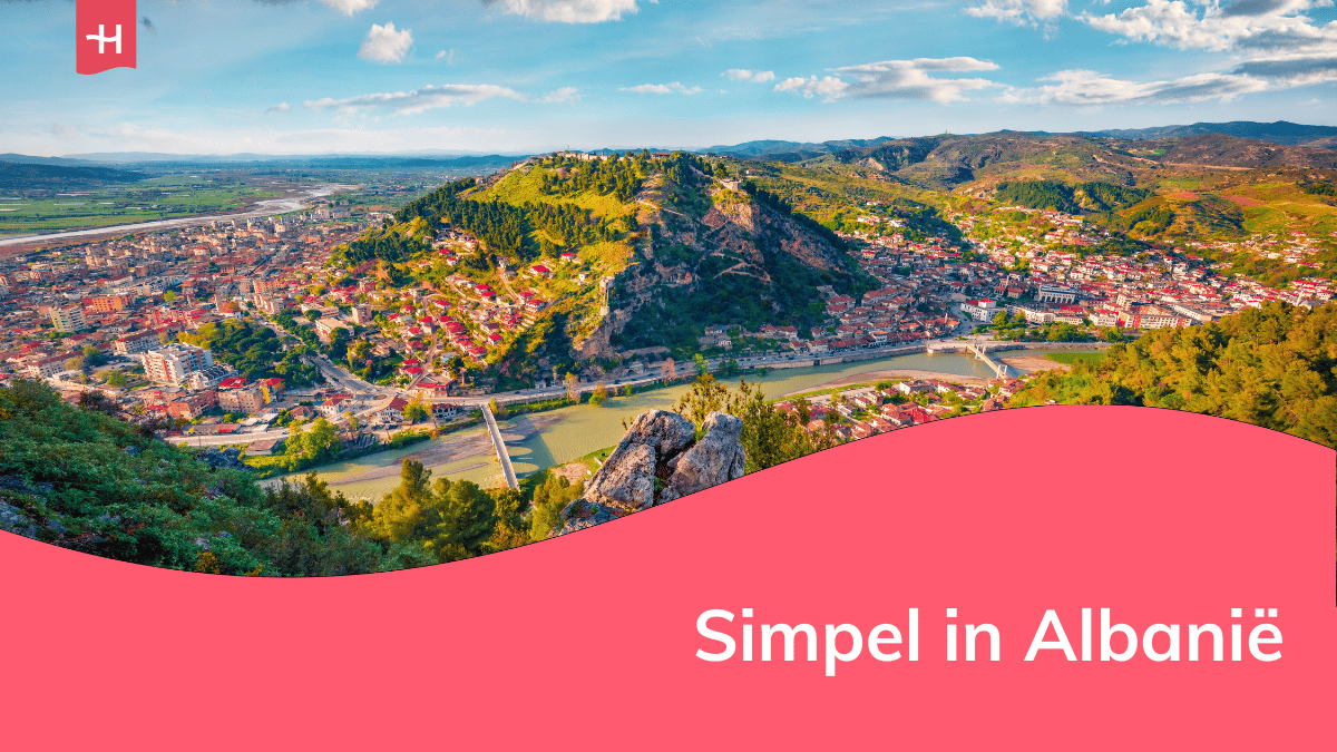 Foto van het dorp Berat in Albaniê als uitgelichte afbeelding voor een artikel over Simpel in Albanië