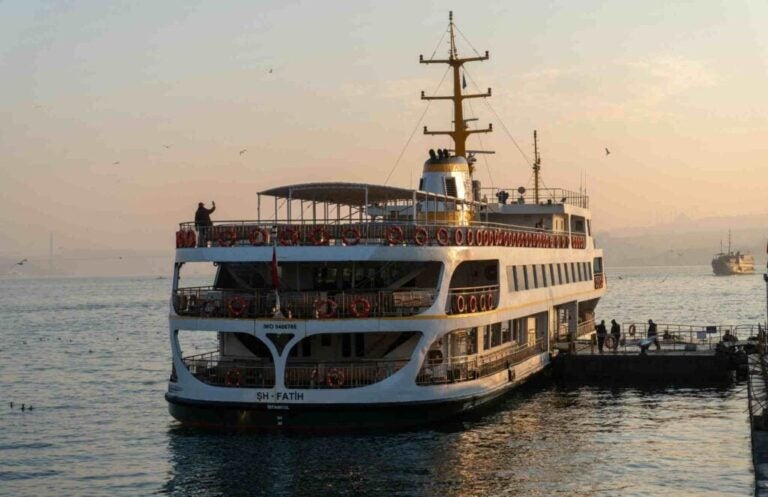 Foto van een veerboot op de Bosporus