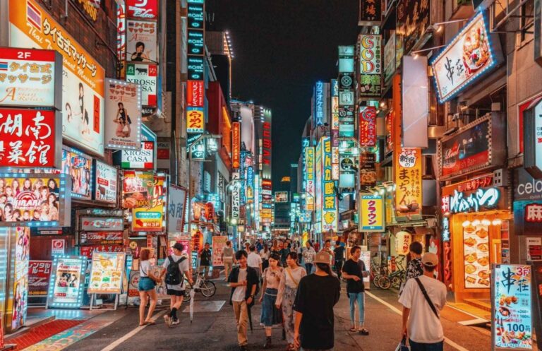 Foto van de wijk Kabukicho in Tokio, Japan