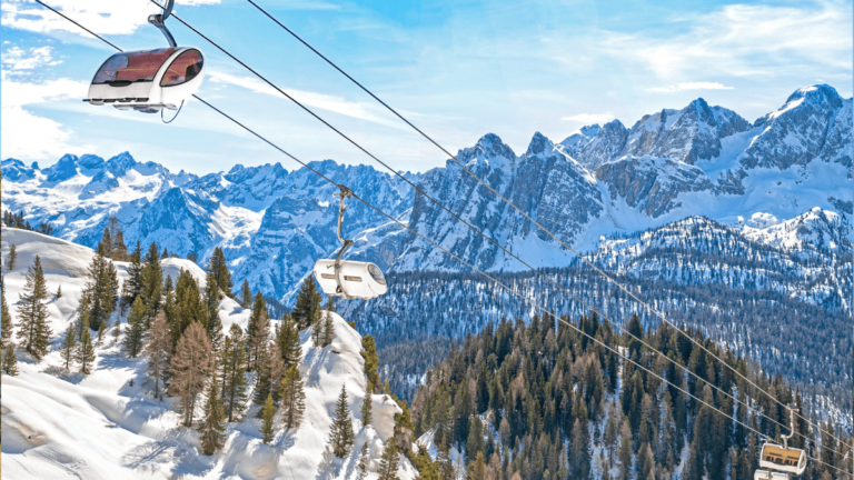 Foto van skiliften in Cortina d'Ampezzo, de Dolimieten