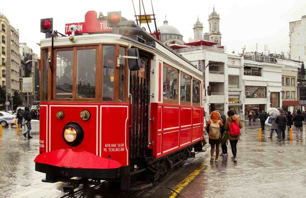 Foto van een kabelspoorweg in Istanbul