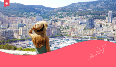 Foto van een vrouw die het uitzicht op Monte Carlo bewondert als uitgelichte afbeelding voor een artikel over Odido in Monaco