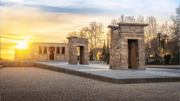 Foto van de zonsondergang bij de Tempel van Debod
