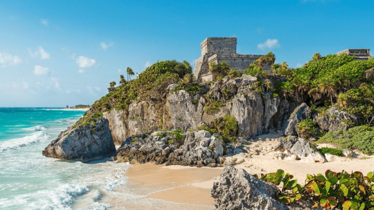 Foto van het strand en de ruïnes van Tulum